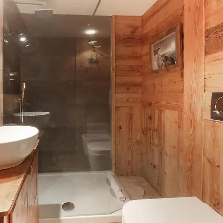 Clos Des Vorgeats - Duplex Beside Golf Course - Patio - Utmb בקתה